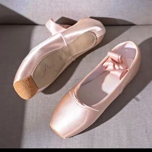 Ballet Pointe Shoes
